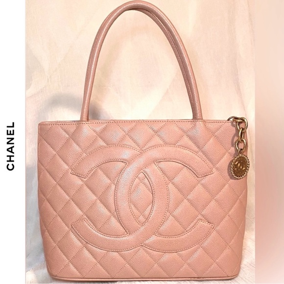 Chanel Caviar Leather Pink Medallion Bag - Picture 3 of 17